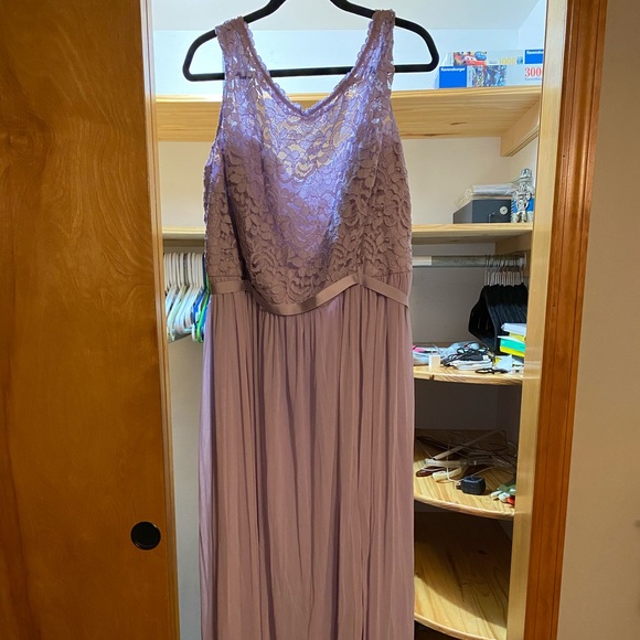 Davids Bridal Plus Size Bridesmaid Gown IRIS - Picture 1 of 2